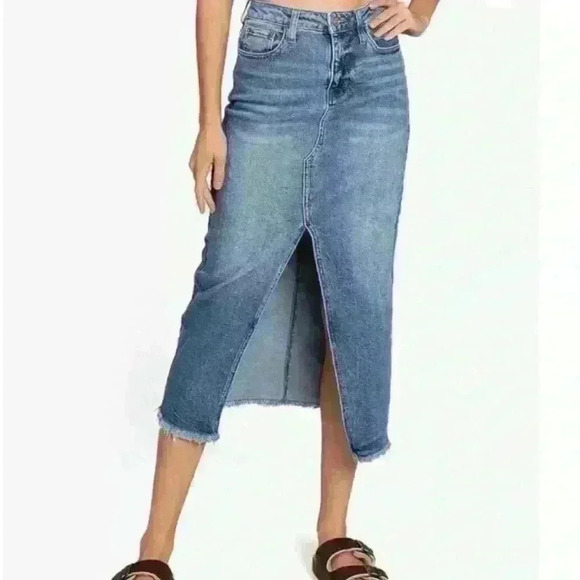 NWT CELEBRITY PINK Juniors' Denim
Front-Slit Frayed-Hem Midi Skirt size 3/26 - Picture 2 of 10
